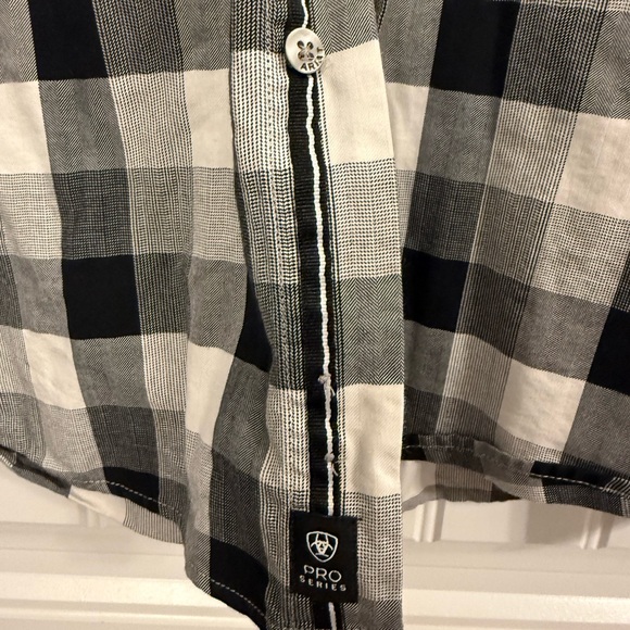 Ariat Pro Series Button Down - Picture 5 of 9